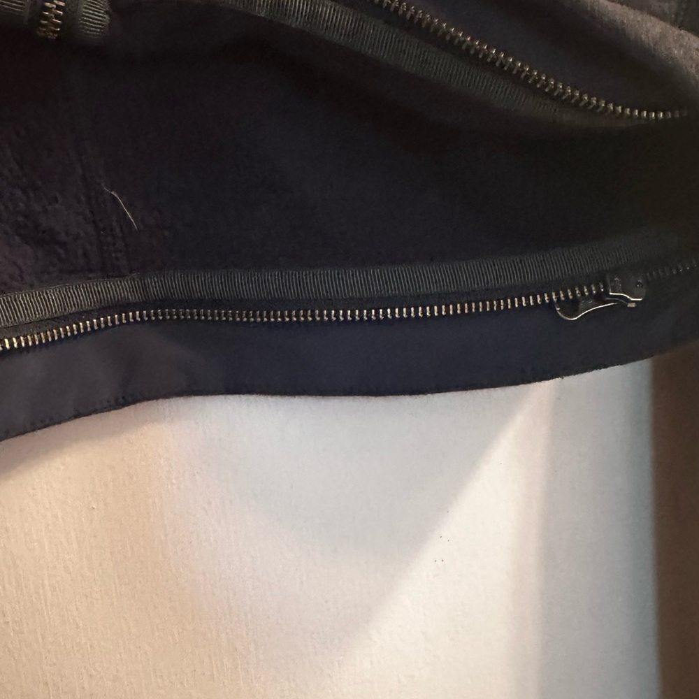 Lululemon Scuba Full-Zip Cropped Hoodie | Dark Navy | Size 8 | Thumb Holes - Picture 7 of 7